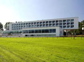 ATLANTIC Hotel Galopprennbahn，位于不莱梅的高尔夫酒店