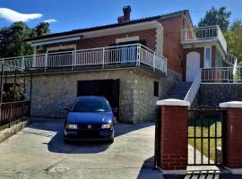 Holiday house with a parking space Opric, Opatija - 7714，位于洛夫兰的酒店