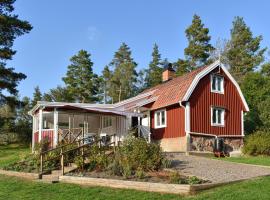 Amazing Home In Hagalund-mjlby With Wifi，位于米约尔比的乡村别墅