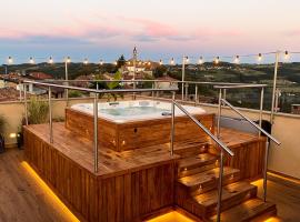 La Piazzetta degli Artisti - Boutique B&B，位于Bossolasco的带热水浴缸的酒店