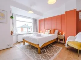 Beautiful and Boutique Blackpool House - Garden and Parking