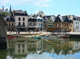 Très bel Appartement avec superbe vue sur le Port de Saint Goustan，位于欧赖的酒店