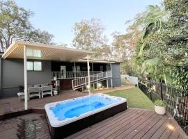 Ally’s Umina Oasis, pet-friendly spa coastal oasis，位于尤米纳的带按摩浴缸的酒店