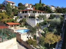 Seaside house with a swimming pool Cove Ljubljeva, Trogir - 9431