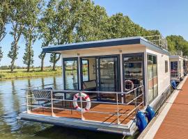 Amazing Ship-boat In Nieuwpoort With Wifi And 1 Bedrooms，位于尼乌波特的船屋