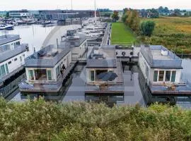 Stunning Ship In Aalsmeer With Kitchen