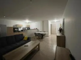 Superbe appartement avec grande terrasse couverte