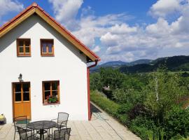 charming house with beautiful landscape，位于Frýdštejn的乡村别墅