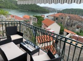 Family house Scardona - dreams by the river Krka，位于斯克拉丁的酒店