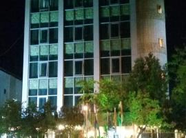 Green Hill Hotel，位于Aquebogue的酒店