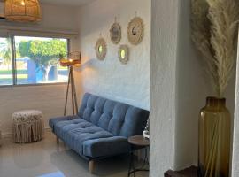 Hermoso condominio con alberca y club de playa!!，位于曼萨尼约的酒店