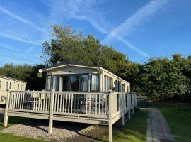 8 Berth Static Caravan Haven Marton Mere，位于布莱克浦的酒店