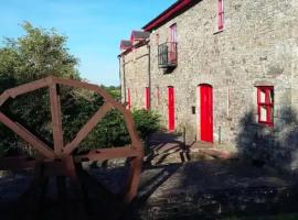 The Old Mill, Kilcorkey, Bellanagare, Castlerea, County Roscommon - West of Ireland，位于BellanagareDr. Douglas Hyde Interpretative Centre附近的酒店