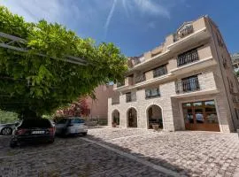 Apartments and rooms with parking space Duce, Omis - 10303