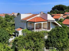 Apartments with a parking space Trpanj, Peljesac - 10131，位于特尔帕尼的酒店