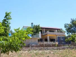 Family friendly house with a swimming pool Zavalatica, Korcula - 9476，位于扎瓦拉提卡的酒店