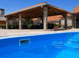 Holiday house with a swimming pool Gornje Planjane, Zagora - 11701