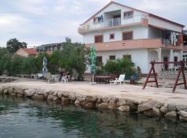 Apartments and rooms by the sea Nevidjane, Pasman - 11902，位于奈维丹的酒店