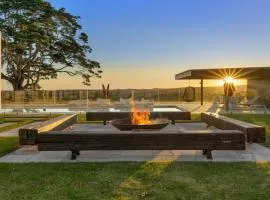 Amileka - luxury 25 acre estate with pool