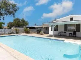 Large 5 bedroom charmer wIth pool