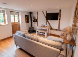 Bramble Cottage - Cosy 2 Bed With Deluxe HOT TUB & Log Burner，位于赫里福德的酒店