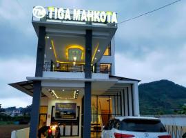 Tiga Mahkota homestay，位于迪昂的酒店