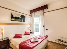 Hotel Melvin Palace，位于Istok的酒店