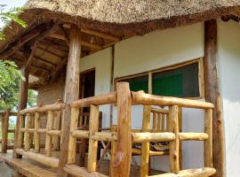 Songbird Safari Lodge & Campsite，位于Katunguru的豪华帐篷营地