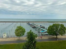 Clarion Hotel Conference Center on Lake Erie，位于敦刻尔克的酒店