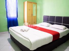 Hotel Ratu Ayu 2 Lampung Mitra RedDoorz，位于Tanjungkarang的酒店