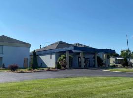 AmericInn by Wyndham Fort Atkinson，位于Fort Atkinson的酒店