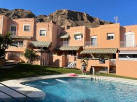 Casa adosada con piscina a 5 minutos de la playa .，位于阿瓜杜尔塞的酒店