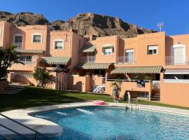 Casa adosada con piscina a 5 minutos de la playa .，位于阿瓜杜尔塞的别墅