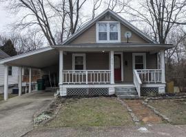 Ohio Ave 3 bed house Historic Downtown Loveland，位于拉夫兰的酒店