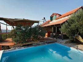 Secluded house with a swimming pool Brusje, Hvar - 12493，位于Brusje的酒店