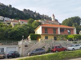 Apartments with a parking space Klis, Split - 13435，位于克利斯的酒店