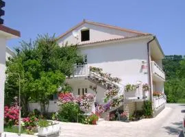 Apartments with parking space Palit, Rab - 14610