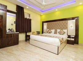 Airport Hotel Shivaka Inn，位于新德里西南区的酒店