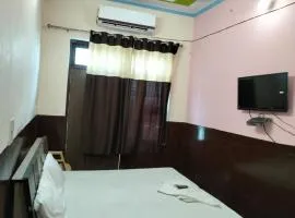 Suresh Guest House & Hotel By WB Inn