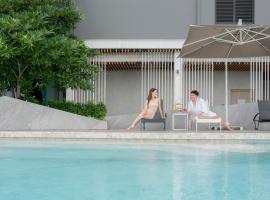 Holiday Inn & Suites Siracha Laemchabang, an IHG Hotel，位于是拉差的带泳池的酒店