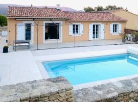 Jolie maison de 110 m 2, pour 6 personnes, au calme, avec piscine，位于Les Cordiers的酒店