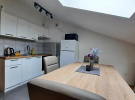 Studio apartman Lea 2，位于Čazma的酒店