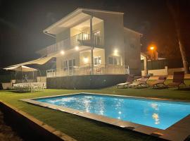 Costa Brava Villa，位于普拉加德阿罗埃佛勒斯布拉瓦海岸游乐场附近的酒店