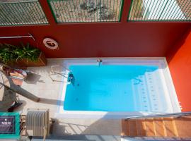 Tita Apartment Montaña La Data，位于圣巴托洛梅的带泳池的酒店