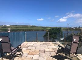 Centrally located coastal townhouse Belmullet，位于贝尔马利特的别墅