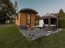 Roulotte Paradis: insolite, SPA privatif, piscine
