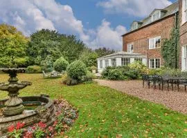 Walcot Hall - Stunning Stately Home set in 27 acres of parkland and sleeping 16+