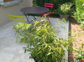 Gite Pak'Home maison à la campagne de plain pied，位于Lombray的酒店