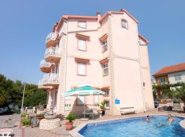 Family friendly apartments with a swimming pool Kraj, Pasman - 334，位于克拉吉的酒店