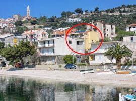 Apartments by the sea Igrane, Makarska - 311，位于伊格拉恩的酒店